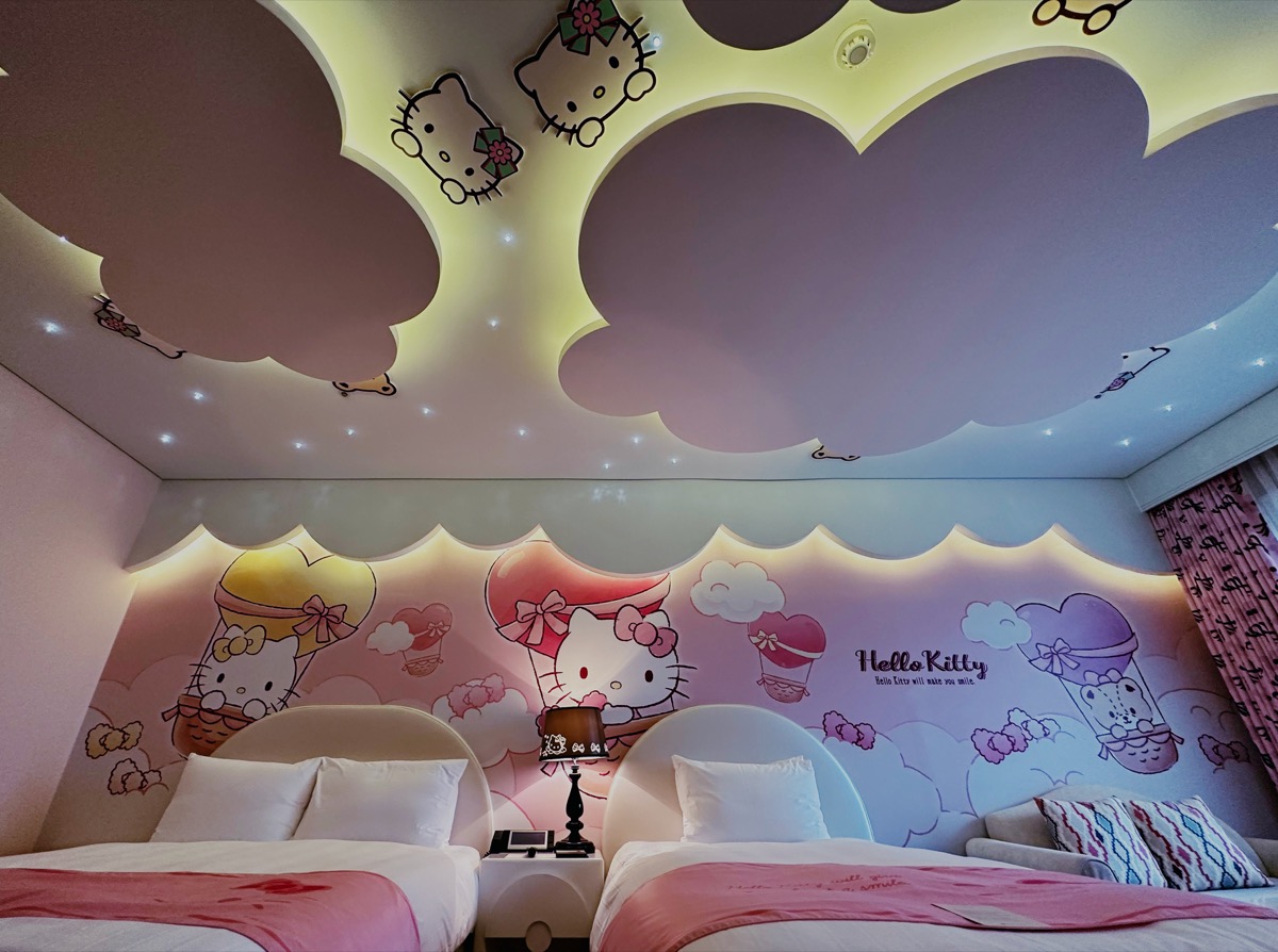 Lotte Hotel Hello Kitty room